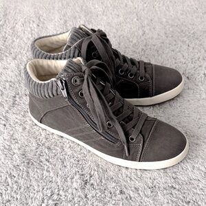 Taos Women’s Startup Sneaker NWOT